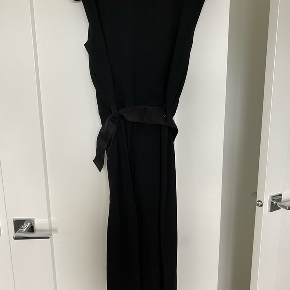 PRADA black dress. Sleeveless, v-neck with ribbon across and vela belt - Picture 5 of 7